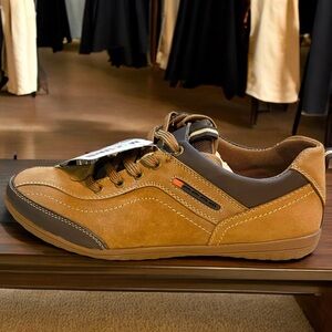 Men’s Muk Luks suede/leather lace up shoes size 10 new in box